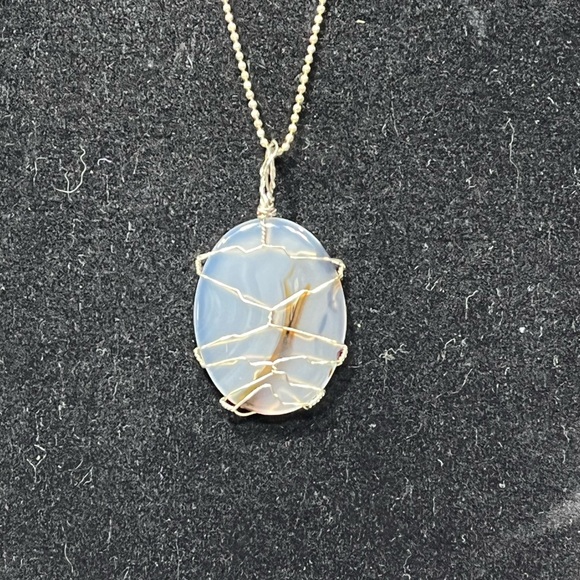 Yellowstone Montana Agate wire wrap pendant - Picture 9 of 13